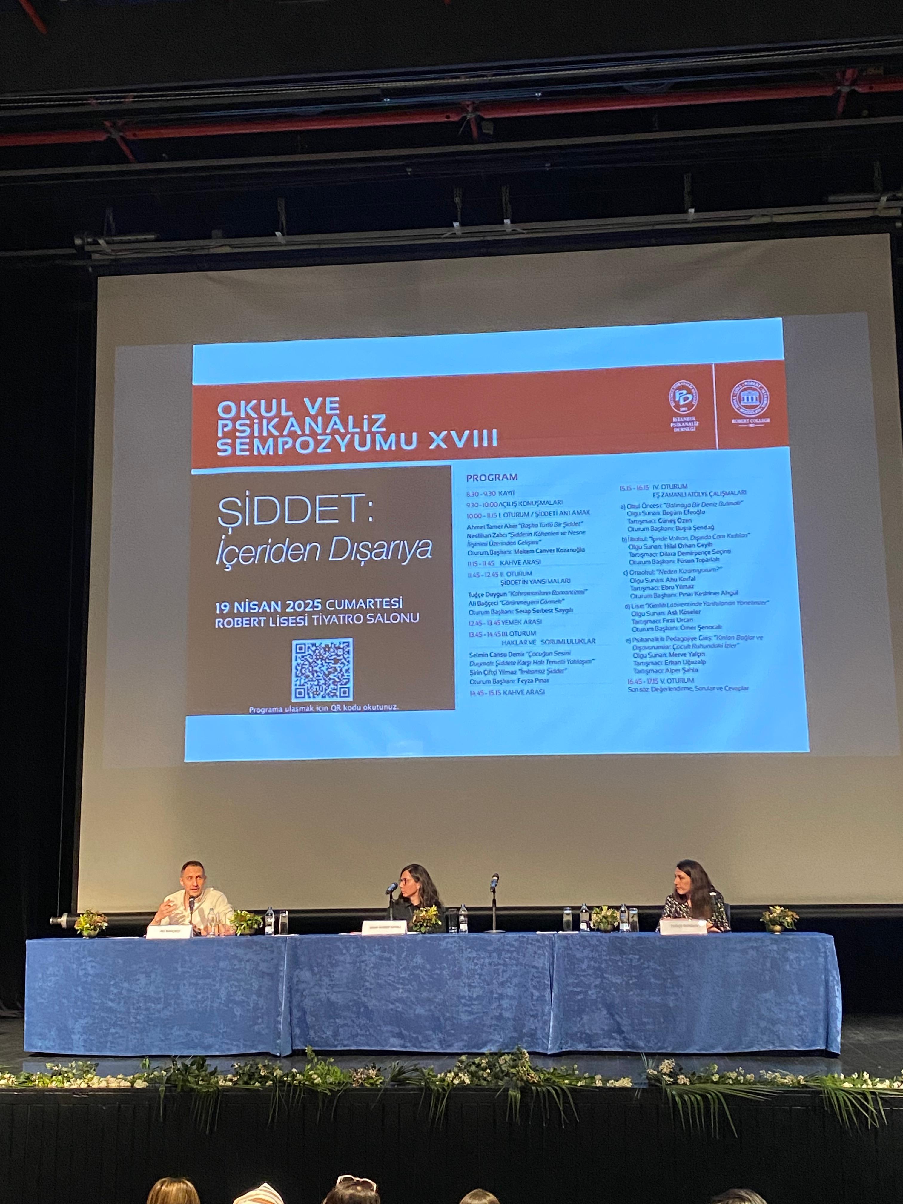 18. Okul ve Psikanaliz Sempozyumu paneli, Robert Lisesi Tiyatro Salonu